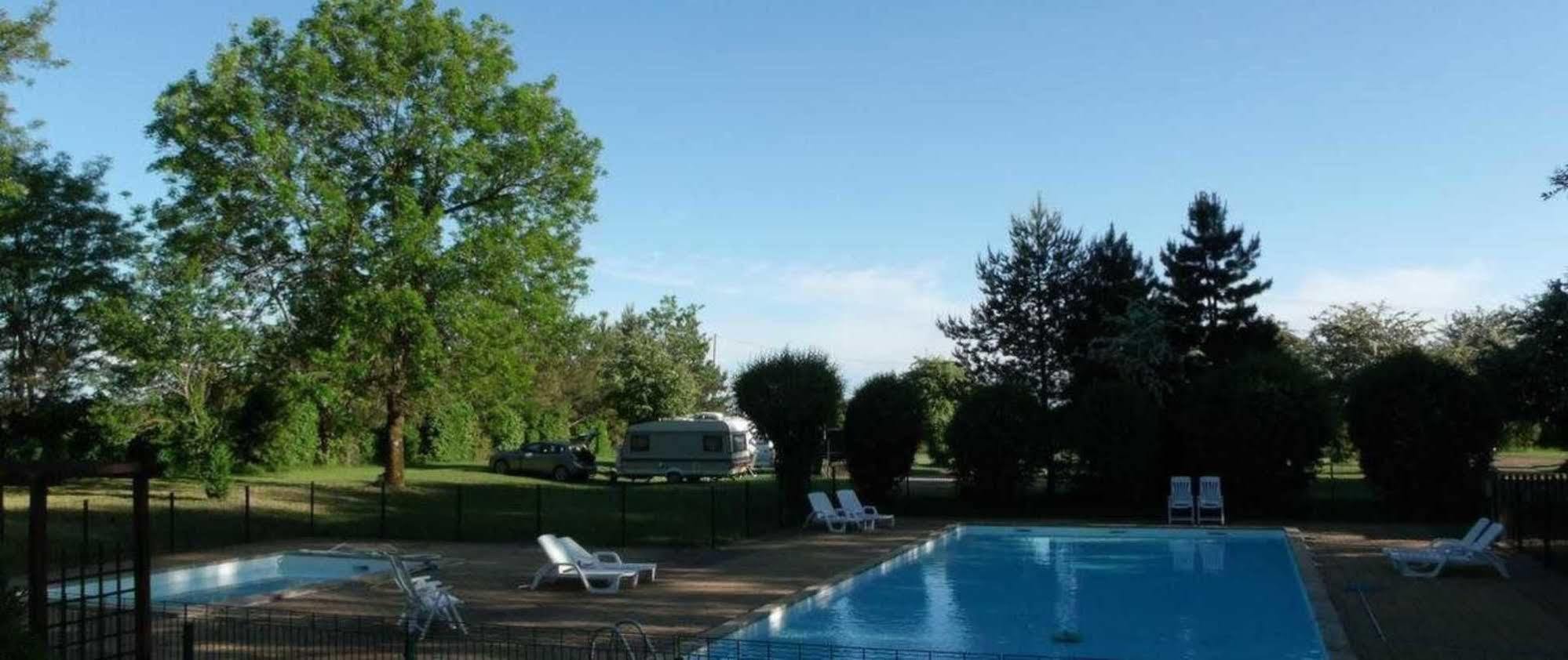 Bourg  Camping De La Croix D'Arles מראה חיצוני תמונה