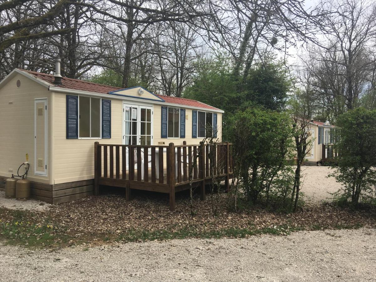 Bourg  Camping De La Croix D'Arles מראה חיצוני תמונה
